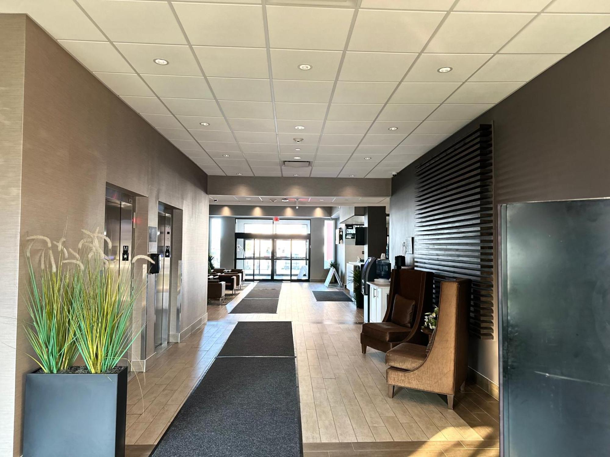 Southfort Inn Fort Saskatchewan Экстерьер фото
