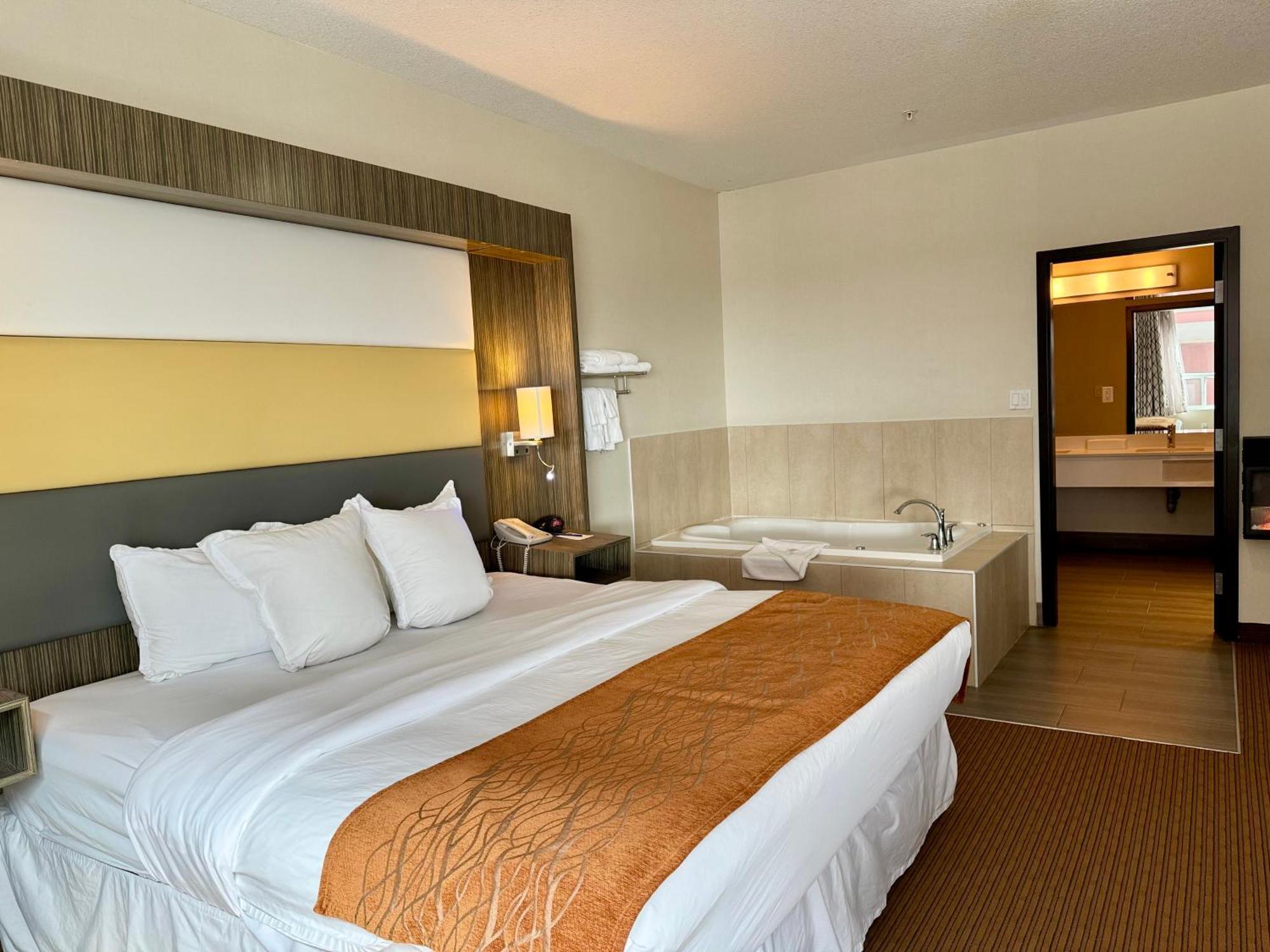 Southfort Inn Fort Saskatchewan Экстерьер фото