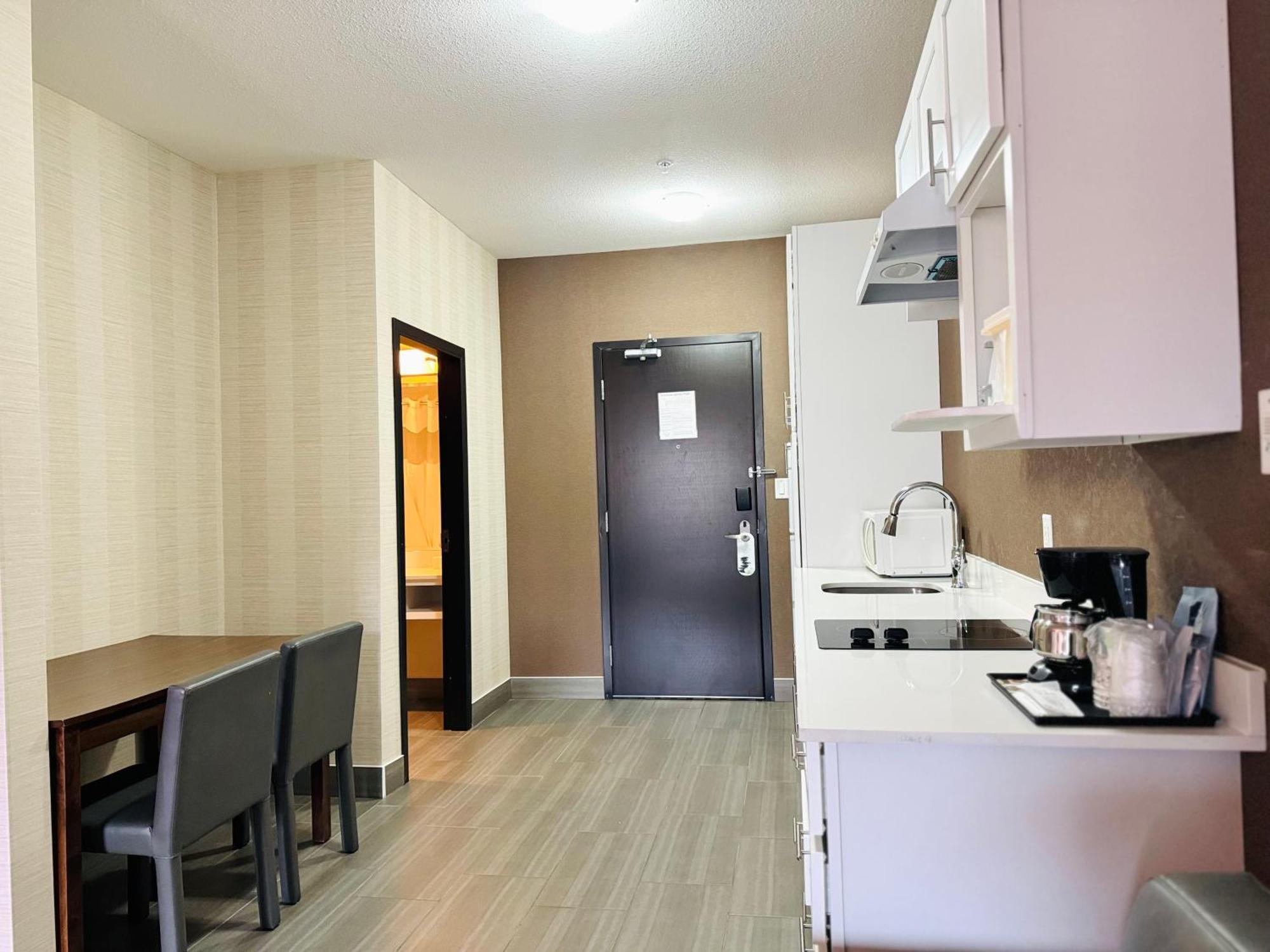 Southfort Inn Fort Saskatchewan Номер фото