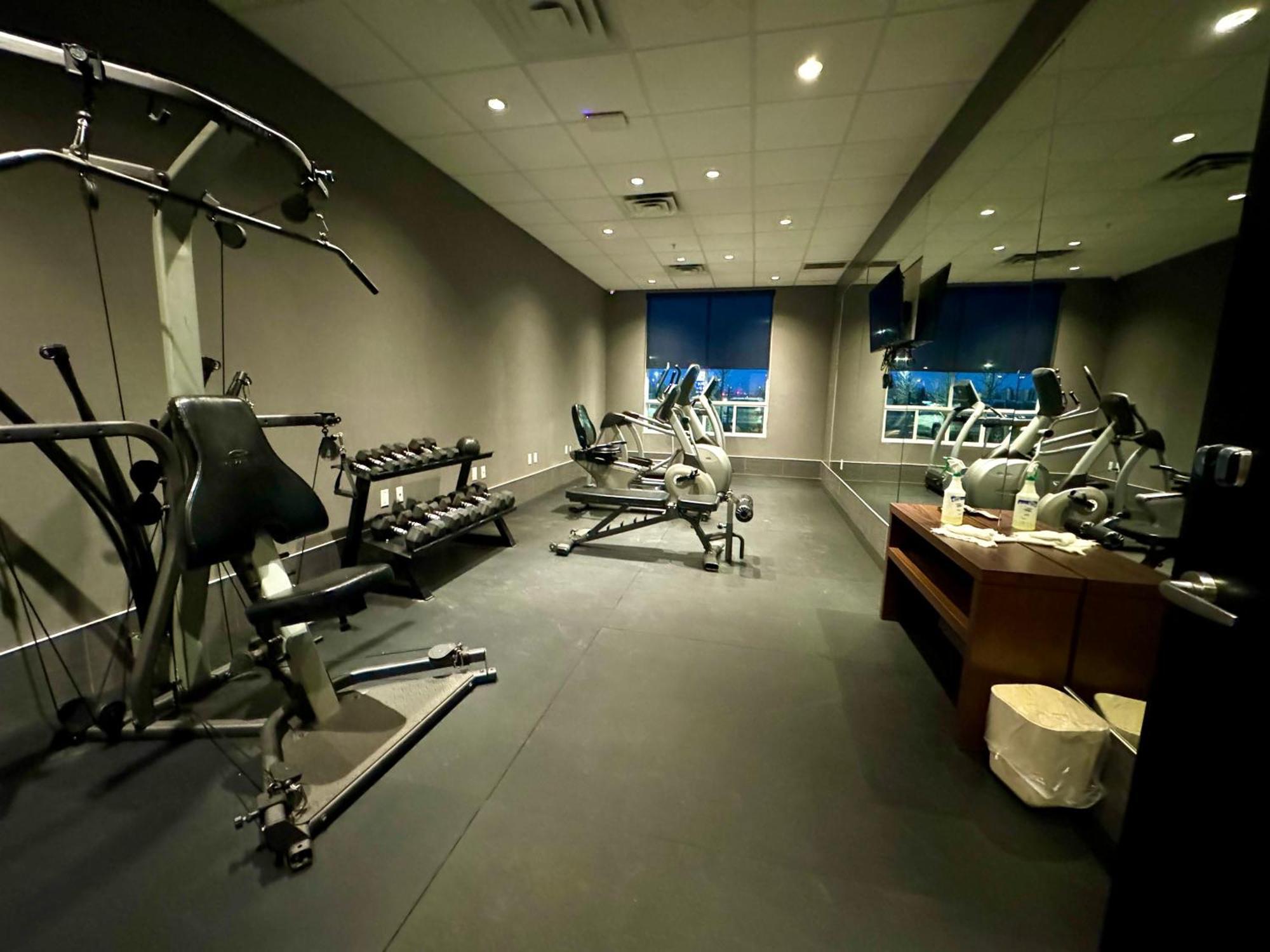 Southfort Inn Fort Saskatchewan Экстерьер фото