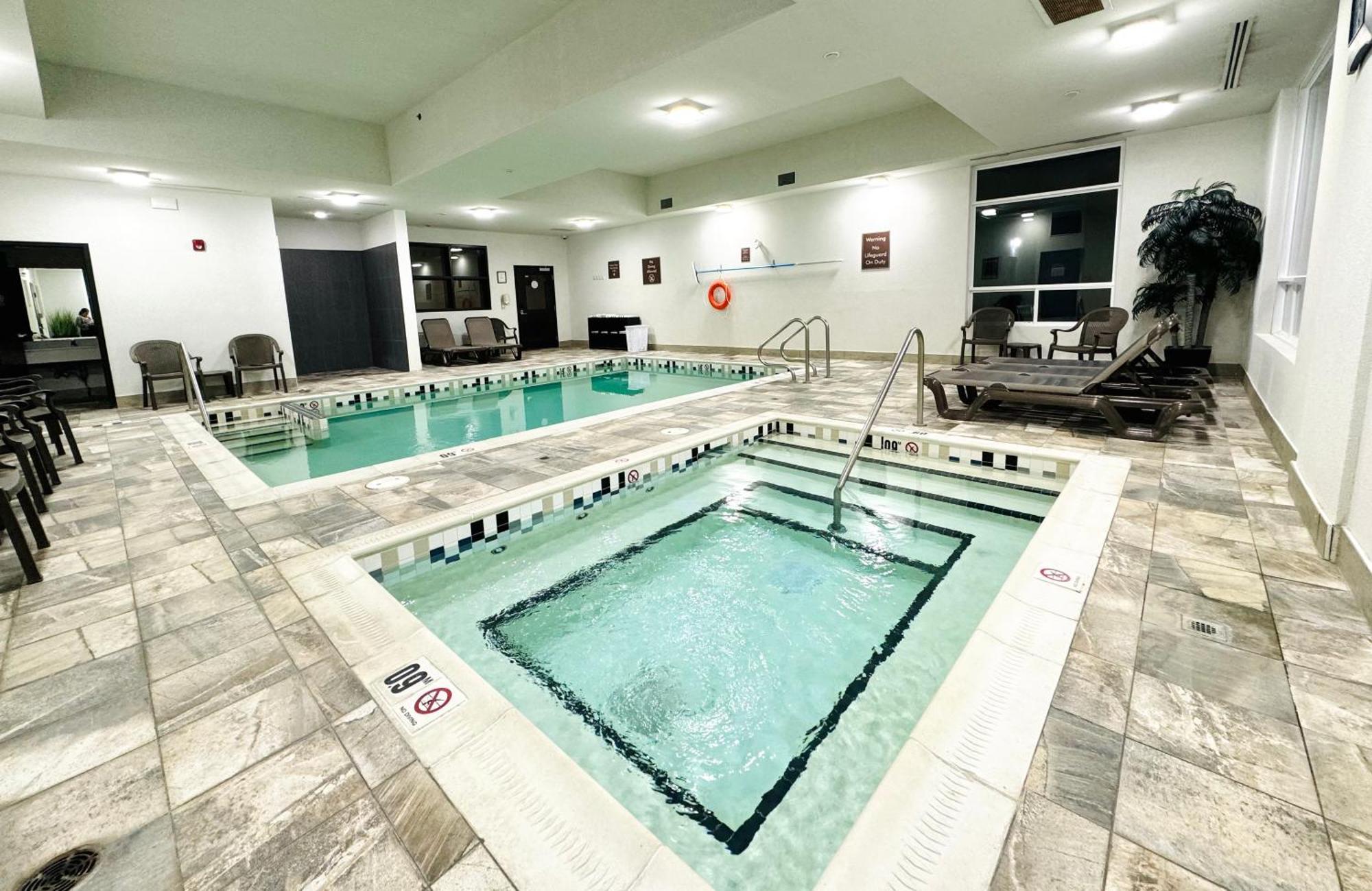 Southfort Inn Fort Saskatchewan Экстерьер фото