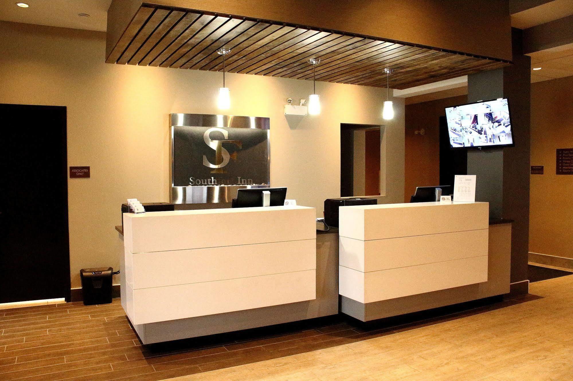 Southfort Inn Fort Saskatchewan Экстерьер фото